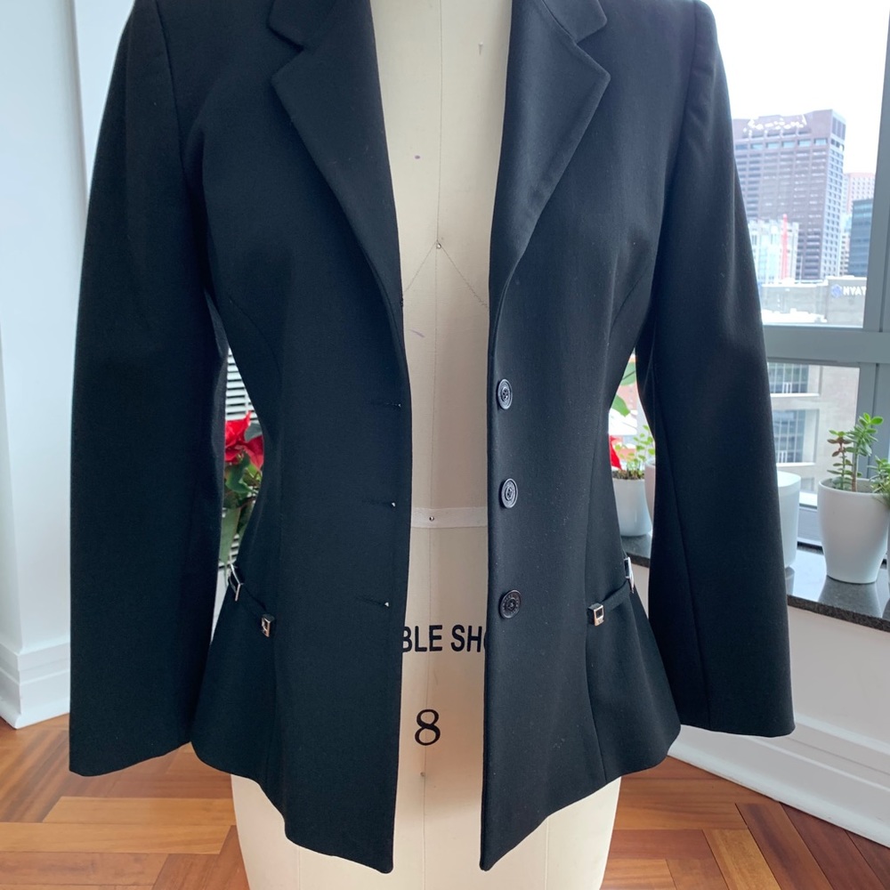 Blazer - Picture 2 of 5